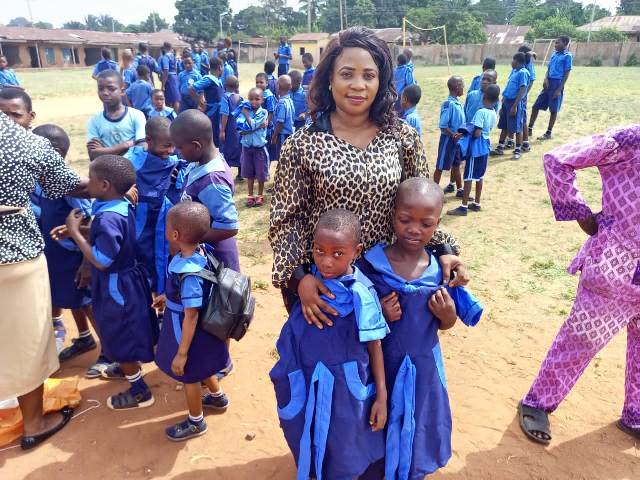 Aniocha North Female Councillour Provides School Uniforms To Primary School Pupils, Donate Cash