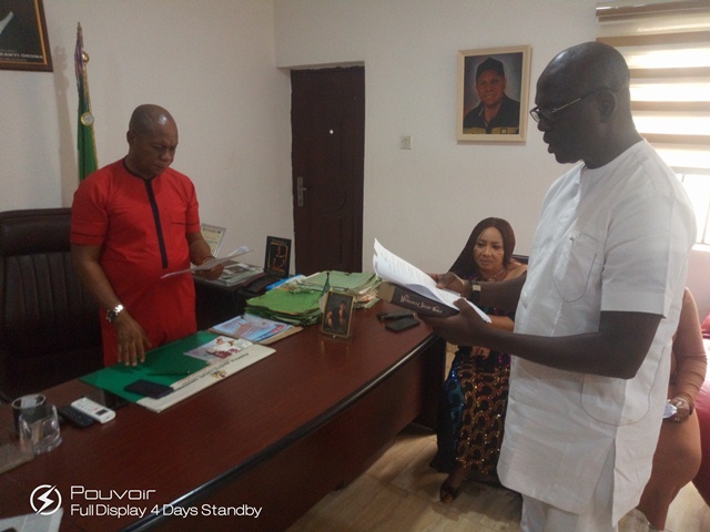 Aniocha North Council Boss, Okwechime Swears-in Kennedy Okoh As New SLG