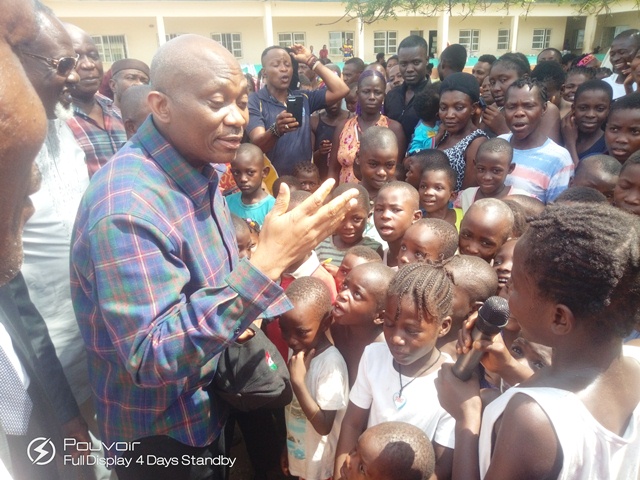 Flood: Reps Minority Leader, Elumelu Tasks FG to Dredge River Niger As He Visits, Donates Cash to Victims