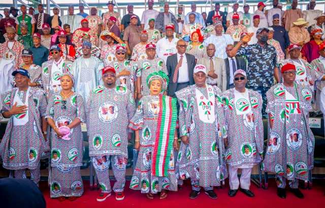 ATIKU REAFFIRMS PLANS TO UNIFY NIGERIA AS THE PDP PRESIDENTIAL CAMPAIGN TEAM HITS ABUJA