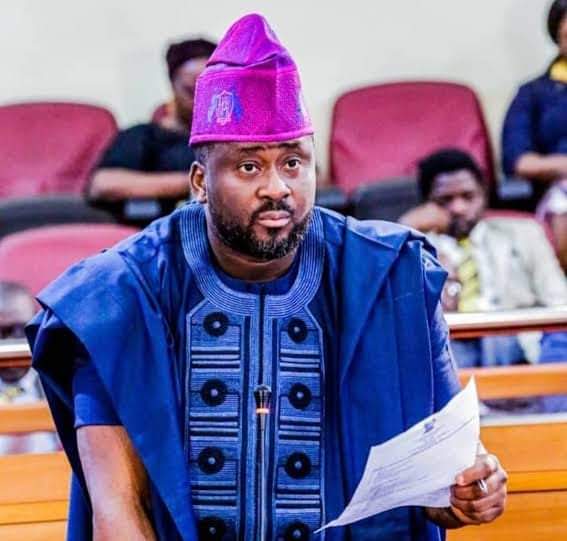 THE HATRED IS TOO MUCH FOR ME, DESMOND ELLIOT CRIES OUT…AS LAGOS YOUTHS CONTINUES TO DRAG HIM