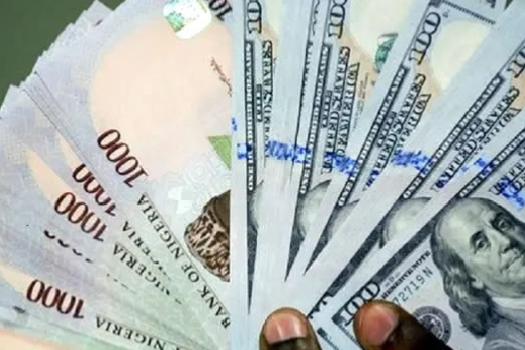 Naira Continues On Free Fall, Sells N1,900 To USD; Pound N2,250 Despite Clampdown On Speculators