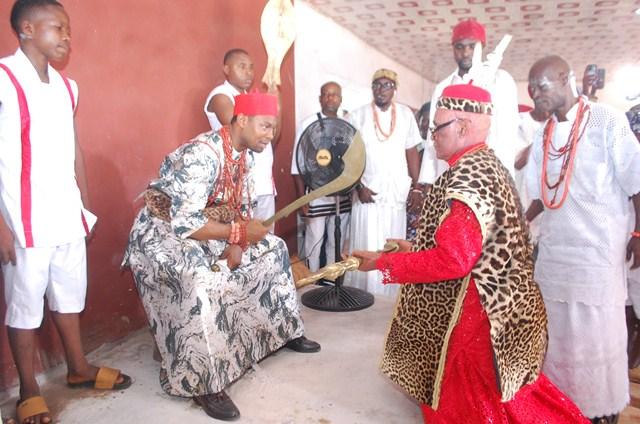 Chief Krees Njiokwuemeni Pays Homage To Issele-Uku Monarch, As Community Celebrates Ine-Aho Festival