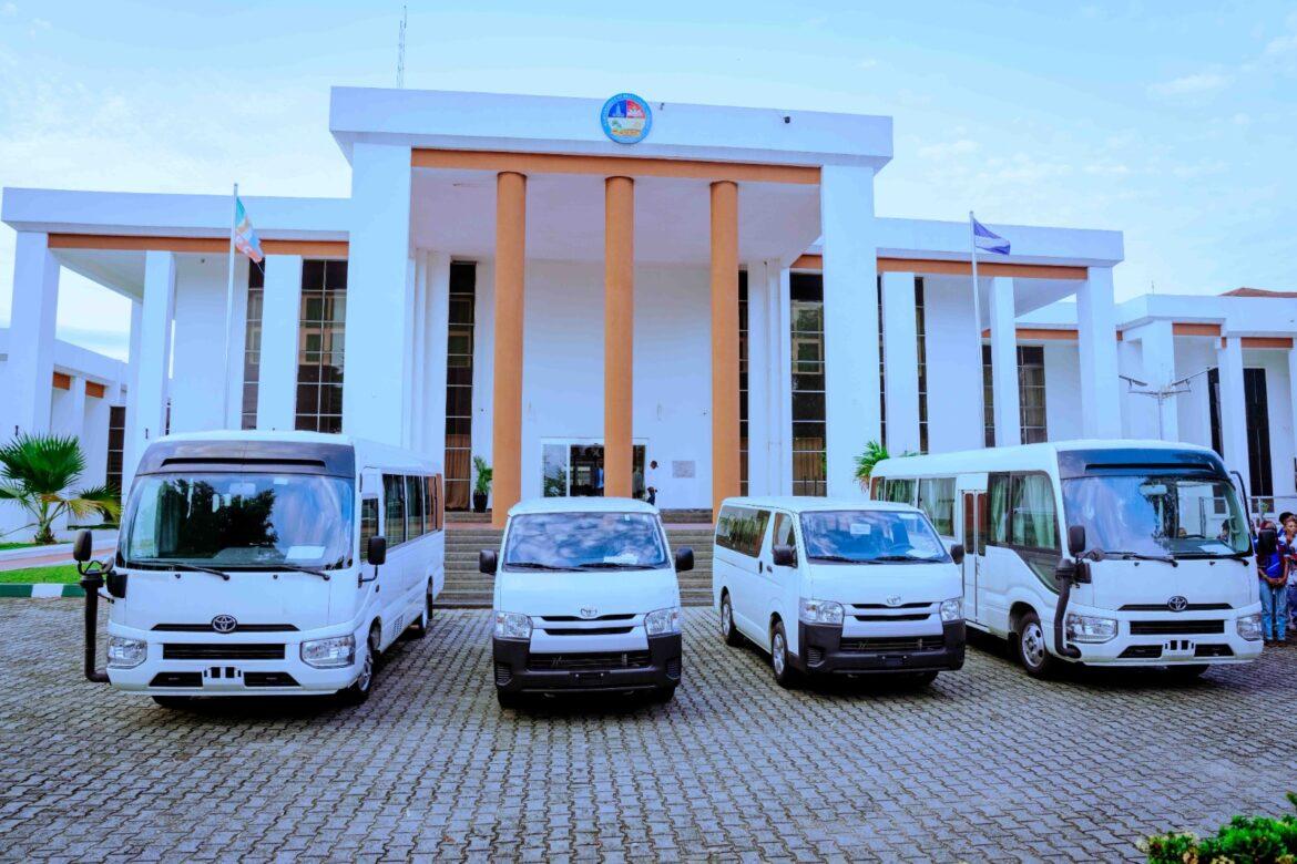 Oborevwori Donates Four Buses To Warri Wolves, Delta Queens Football Clubs