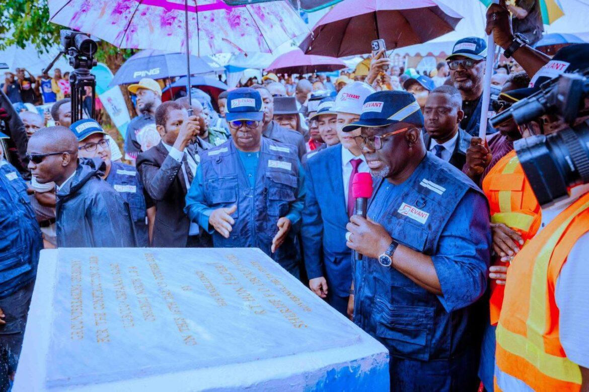 Oborevwori Defies Rain, Flags Off ₦21.3 Billion Ugbolu–Okpanam Road Project