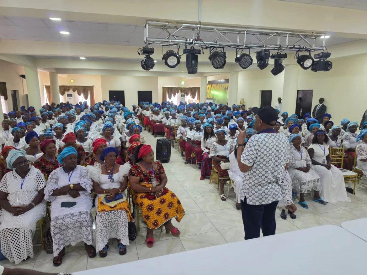 Elumelu Engages Oshimili South Women, Attends Business, Social Events in Busy Weekend